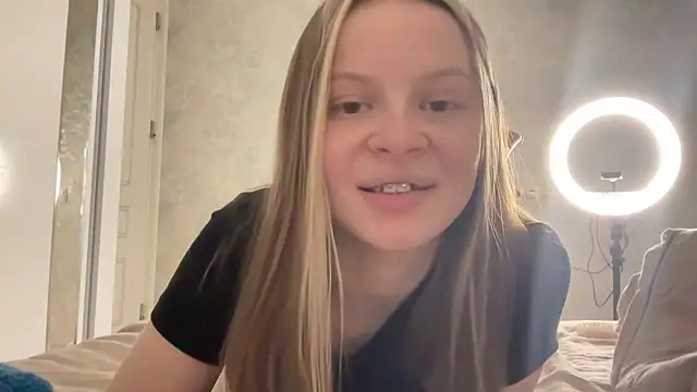 Snapshot of wrenlie chatting on 05-07-26, 08:03 wrenlie online show from 05-07-26, 08:03