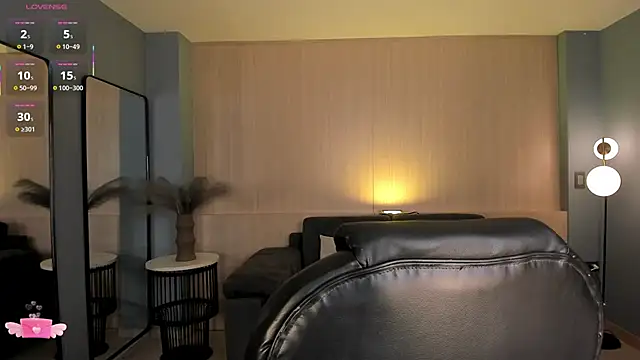 Snapshot of ArianaDumont chatting on 09-29-25, 11:37 ArianaDumont online show from 09-29-25, 11:37