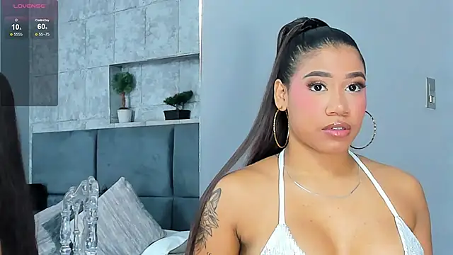 Snapshot of Salome_Diaz_ chatting on 03-01-25, 01:29 Salome Diaz online show from 03-01-25, 01:29