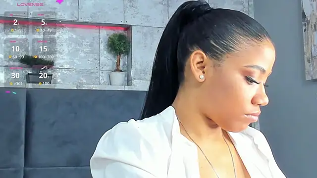 Snapshot of Salome_Diaz_ chatting on 03-12-25, 02:12 Salome Diaz online show from 03-12-25, 02:12