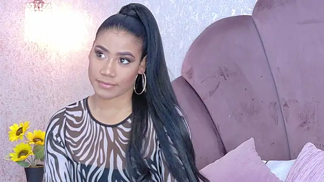 Snapshot of Salome_Diaz_ chatting on 11-07-25, 04:23 Salome Diaz online show from 11-07-25, 04:23