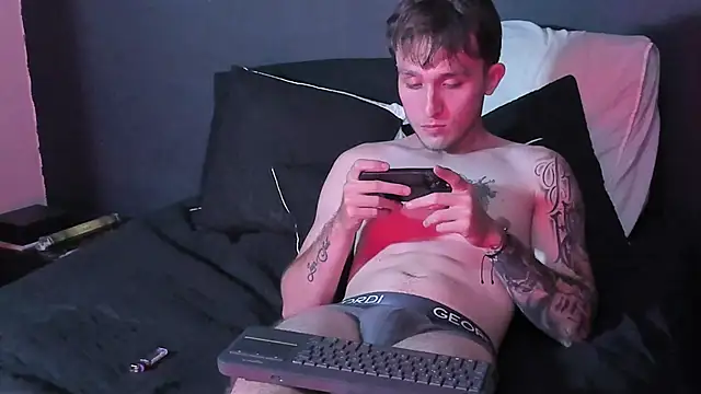 Snapshot of Dylanwhite23_ chatting on 10-01-25, 04:40 Dylanwhite23 online show from 10-01-25, 04:40