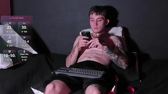 Snapshot of Dylanwhite23_ chatting on 10-18-25, 08:20 Dylanwhite23 online show from 10-18-25, 08:20