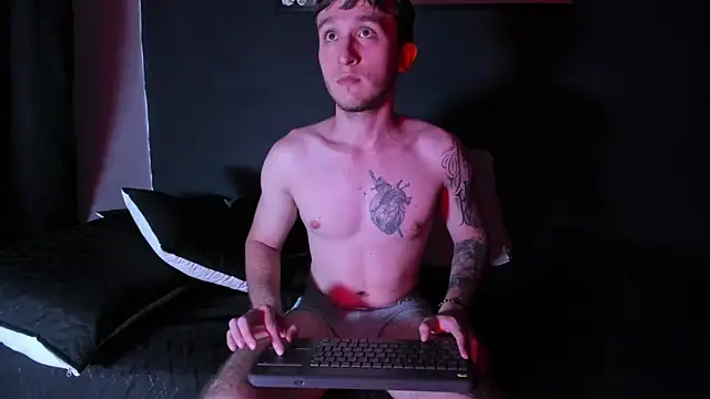 Snapshot of Dylanwhite23_ chatting on 10-29-25, 08:21 Dylanwhite23 online show from 10-29-25, 08:21