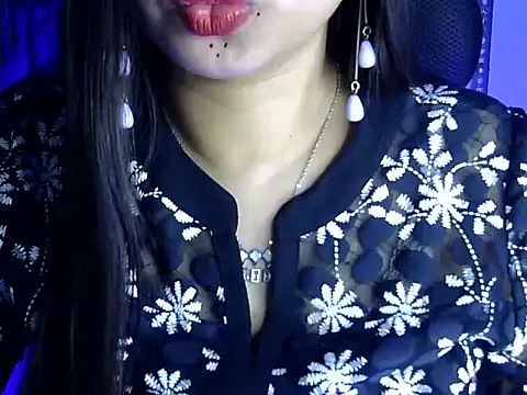 Snapshot of akshara_thakur9 chatting on 03-06-25, 07:32 akshara thakur9 online show from 03-06-25, 07:32