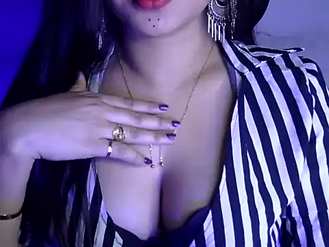 Snapshot of akshara_thakur9 chatting on 10-12-25, 04:11 akshara thakur9 online show from 10-12-25, 04:11