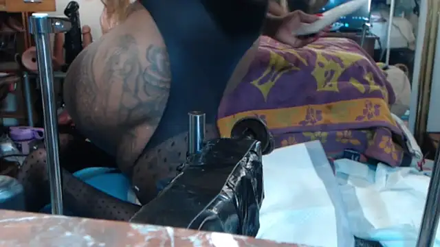 Snapshot of Jennytop chatting on 10-03-25, 10:07 Jennytop online show from 10-03-25, 10:07