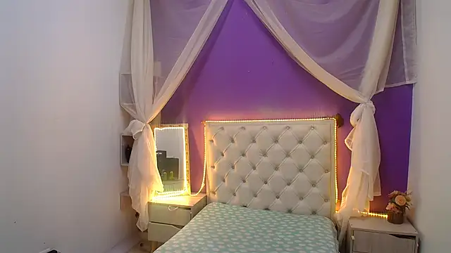 Ingrid Casas online show from 12-17-24, 10:54