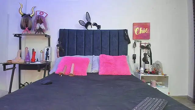 emmily giraldo online show from 12-18-24, 02:17