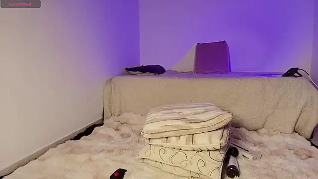 Madeline Dreams online show from 05-07-26, 01:16