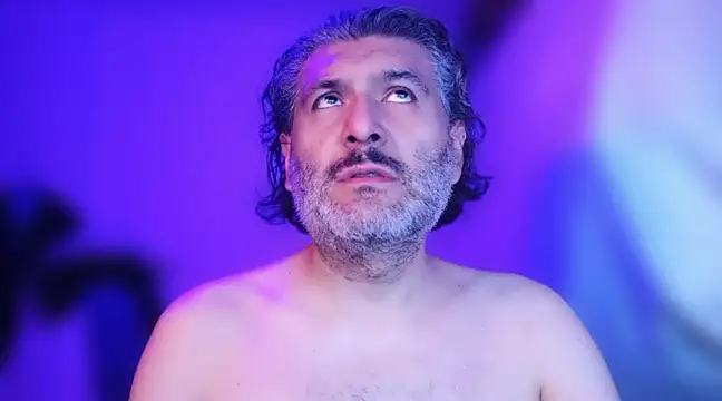 Snapshot of BushBator chatting on 01-04-25, 07:55 BushBator online show from 01-04-25, 07:55