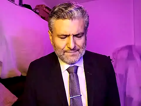 Snapshot of BushBator chatting on 01-21-25, 07:04 BushBator online show from 01-21-25, 07:04