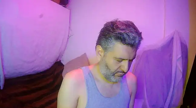 Snapshot of BushBator chatting on 02-13-25, 07:56 BushBator online show from 02-13-25, 07:56