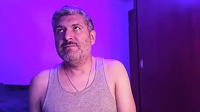 Snapshot of BushBator chatting on 09-21-25, 07:21 BushBator online show from 09-21-25, 07:21