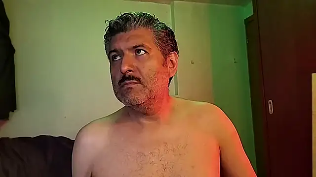 Snapshot of BushBator chatting on 10-20-25, 06:08 BushBator online show from 10-20-25, 06:08