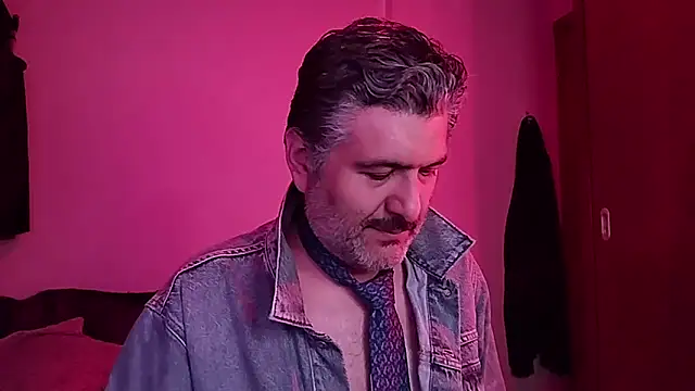 Snapshot of BushBator chatting on 10-24-25, 06:54 BushBator online show from 10-24-25, 06:54