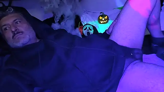 Snapshot of BushBator chatting on 10-25-25, 07:49 BushBator online show from 10-25-25, 07:49