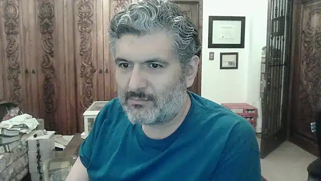 Snapshot of BushBator chatting on 11-07-25, 12:32 BushBator online show from 11-07-25, 12:32