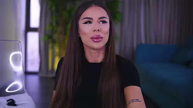 MissKiarra online show from 03-19-25, 04:36