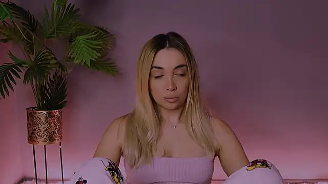 Snapshot of Jessielle chatting on 01-13-26, 01:49 Jessielle online show from 01-13-26, 01:49