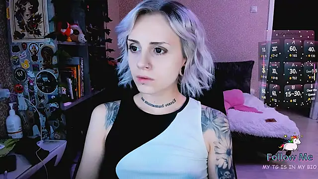 NaniMoore online show from 12-04-25, 08:17