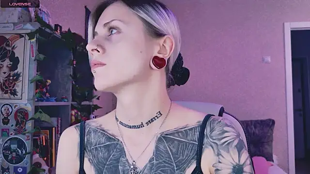 Snapshot of NaniMoore chatting on 02-25-26, 05:44 NaniMoore online show from 02-25-26, 05:44