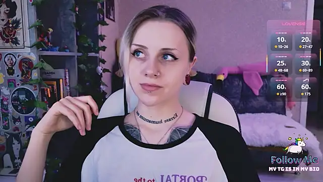 Snapshot of NaniMoore chatting on 03-20-26, 08:14 NaniMoore online show from 03-20-26, 08:14