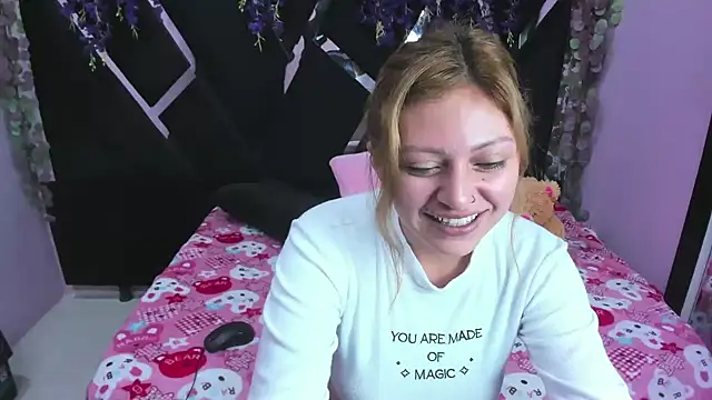 Snapshot of Emmily_Walker chatting on 01-06-26, 02:10 Emmily Walker online show from 01-06-26, 02:10