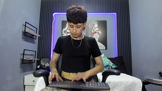 Snapshot of Ethan_lennox chatting on 10-06-25, 09:01 Ethan lennox online show from 10-06-25, 09:01