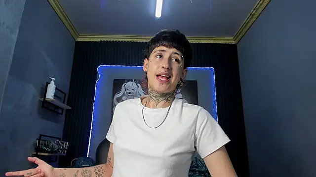 Snapshot of Ethan_lennox chatting on 11-18-25, 03:27 Ethan lennox online show from 11-18-25, 03:27