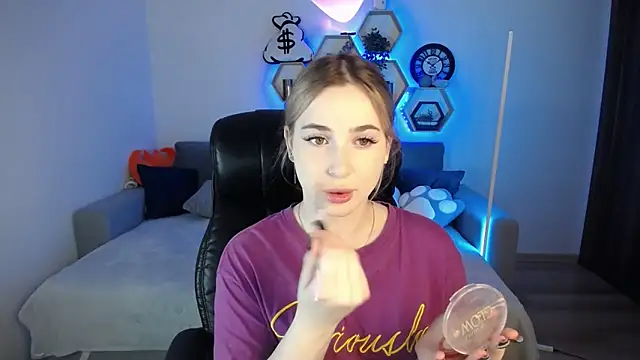 SabrinViolet online show from 12-24-24, 09:06