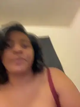 Snapshot of prettlovely14 chatting on 12-20-25, 08:27 prettlovely14 online show from 12-20-25, 08:27