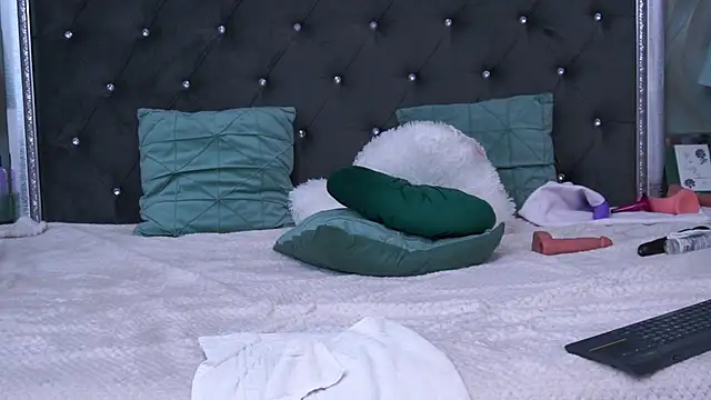 Snapshot of AnneHove chatting on 12-07-24, 11:23 AnneHove online show from 12-07-24, 11:23