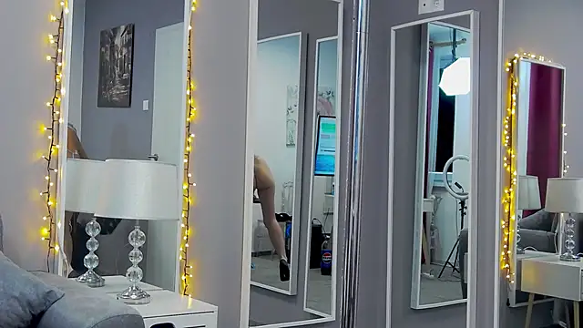 Snapshot of AnneHove chatting on 01-21-25, 09:57 AnneHove online show from 01-21-25, 09:57