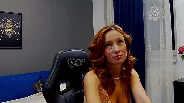 Snapshot of AnneHove chatting on 02-07-25, 03:12 AnneHove online show from 02-07-25, 03:12