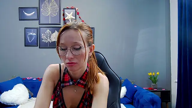 Snapshot of AnneHove chatting on 02-14-25, 08:21 AnneHove online show from 02-14-25, 08:21