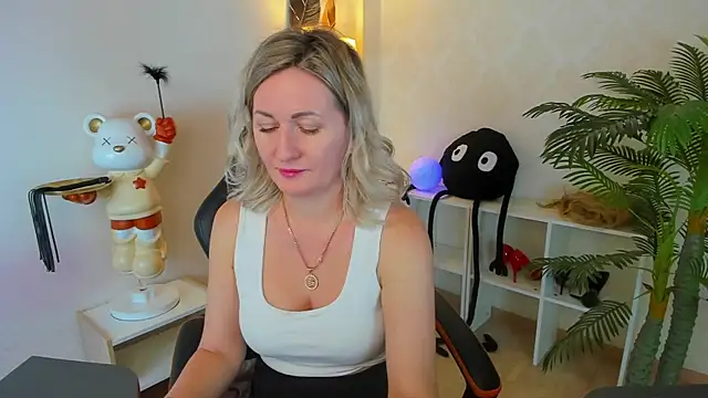 AriFleow online show from 10-21-25, 11:33