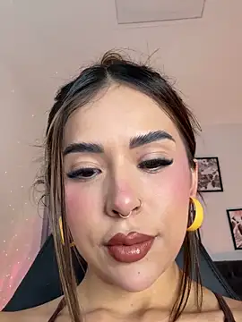 Luna  Ponce online show from 09-24-25, 03:37