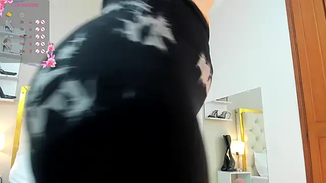 Snapshot of Sara_Gomez chatting on 09-23-25, 03:53 Sara Gomez online show from 09-23-25, 03:53