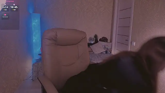 Snapshot of Eesmaaarrr chatting on 02-08-25, 11:13 Eesmaaarrr online show from 02-08-25, 11:13