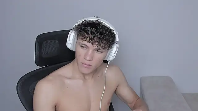 Snapshot of laurent_nova chatting on 09-22-25, 07:49 laurent nova online show from 09-22-25, 07:49