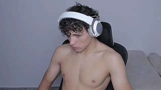 Snapshot of laurent_nova chatting on 09-28-25, 06:57 laurent nova online show from 09-28-25, 06:57