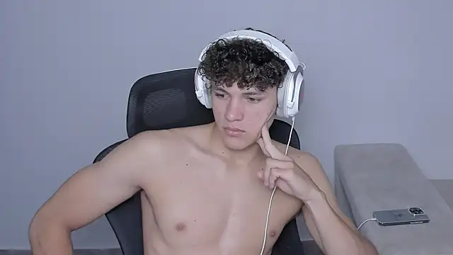 Snapshot of laurent_nova chatting on 10-02-25, 09:44 laurent nova online show from 10-02-25, 09:44