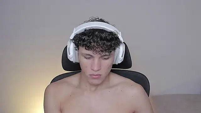 Snapshot of laurent_nova chatting on 10-07-25, 06:32 laurent nova online show from 10-07-25, 06:32