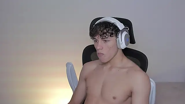 Snapshot of laurent_nova chatting on 10-09-25, 04:54 laurent nova online show from 10-09-25, 04:54