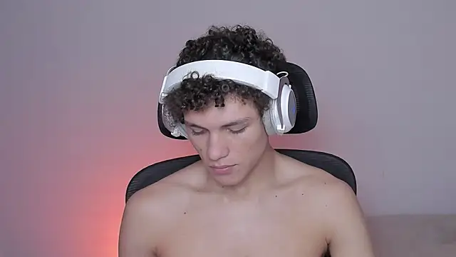 Snapshot of laurent_nova chatting on 10-13-25, 07:08 laurent nova online show from 10-13-25, 07:08