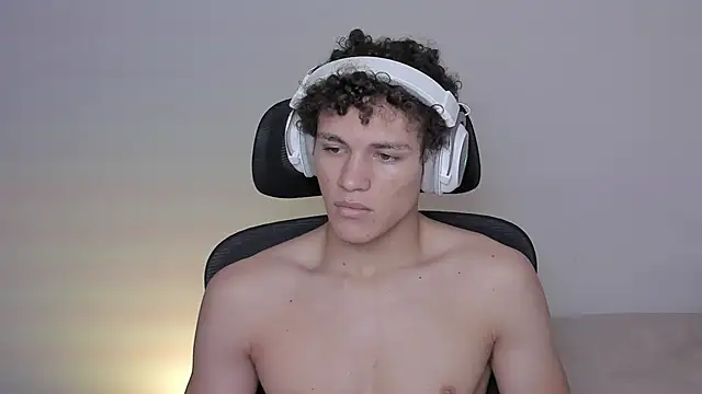 Snapshot of laurent_nova chatting on 10-15-25, 08:58 laurent nova online show from 10-15-25, 08:58