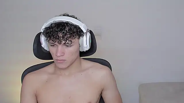 Snapshot of laurent_nova chatting on 10-16-25, 08:04 laurent nova online show from 10-16-25, 08:04