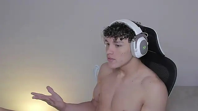 Snapshot of laurent_nova chatting on 10-19-25, 02:50 laurent nova online show from 10-19-25, 02:50