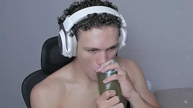 Snapshot of laurent_nova chatting on 10-23-25, 07:12 laurent nova online show from 10-23-25, 07:12